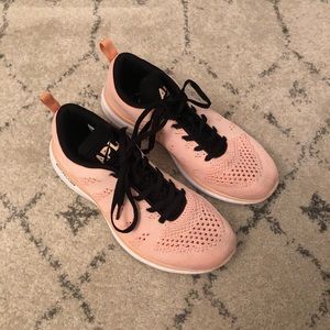 APL Techloom Pro sneakers pink size 8.5